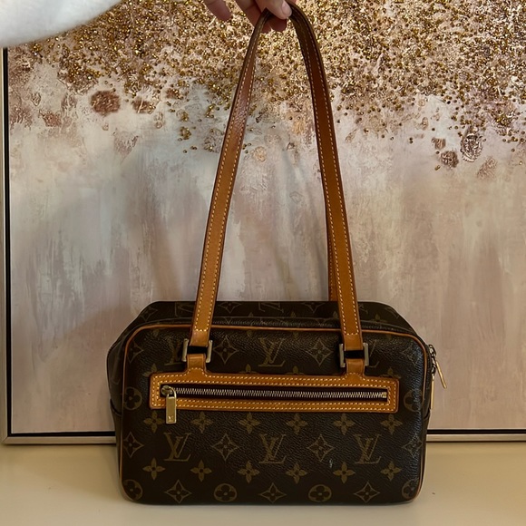 Louis Vuitton Handbags - Louis Vuitton cite excellent condition